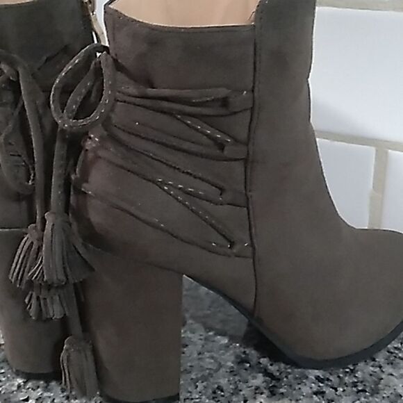 G.C. Shoes Olive Green Suede Tassel Ankle Booties. Sz 6.5 - Picture 6 of 9